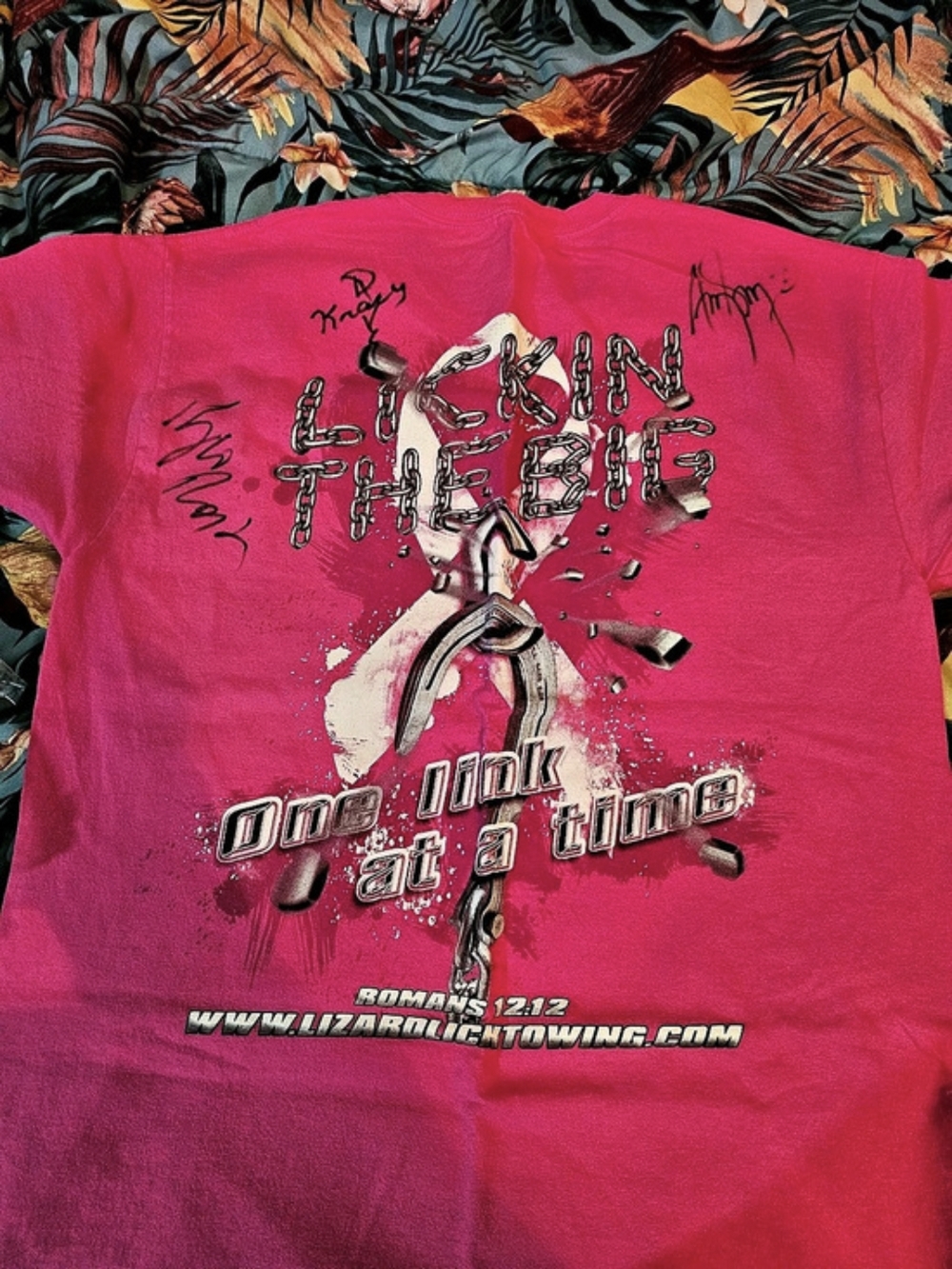 Torrid Graphic Short Sleeve Tee in Pink Size Medium